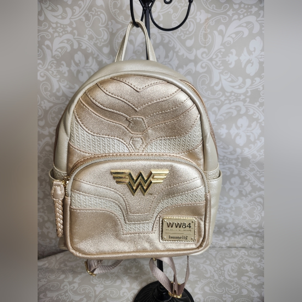 NWOT Loungefly Rare Wonder Woman 1984 Gold Backpack